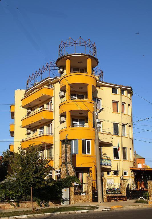 Семеен Хотел Бостън Ravda Exterior foto